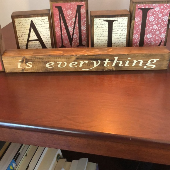 Wooden Block Decor “Family is everything” - Picture 8 of 11